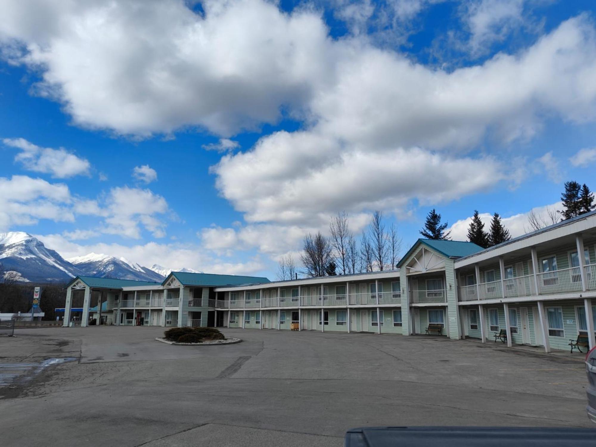 Ponderosa Motor Motel Golden